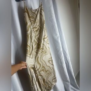 Pretty cream springly shaped dress💛🤍